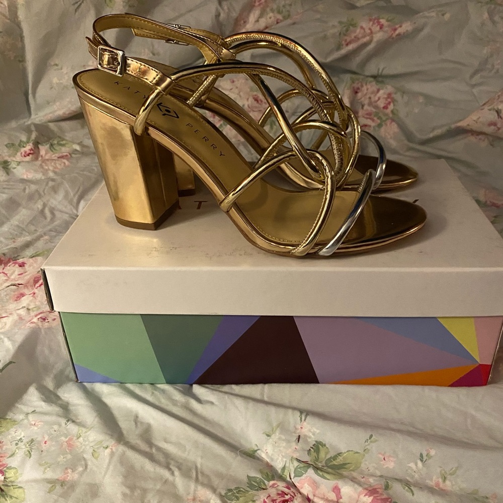 Katy Perry Metallic Gold & Silver Kendra Sandals ✨